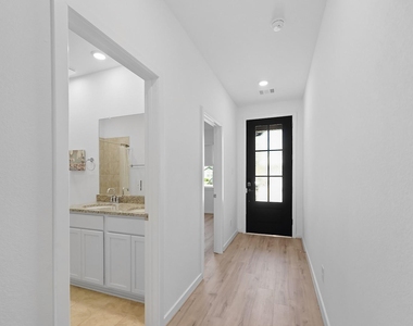 7211 Greenbriar Bend Court - Photo Thumbnail 4