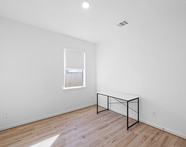 7211 Greenbriar Bend Court - Photo Thumbnail 7