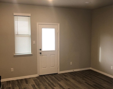 31315 Conover Drive - Photo Thumbnail 6