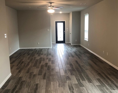 31315 Conover Drive - Photo Thumbnail 2
