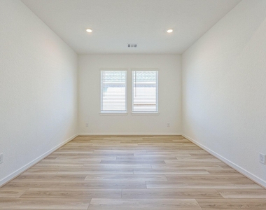 21510 Banpo Bend Drive - Photo Thumbnail 9