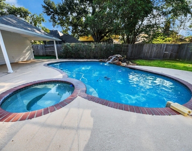 1335 Crescent Parkway Court - Photo Thumbnail 44