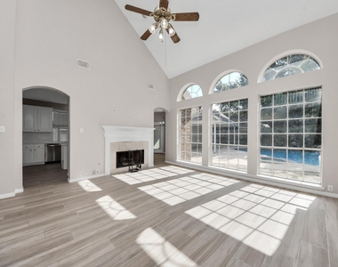 1335 Crescent Parkway Court - Photo Thumbnail 11