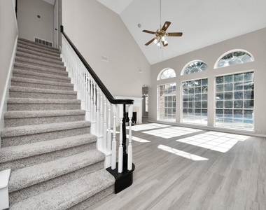 1335 Crescent Parkway Court - Photo Thumbnail 30