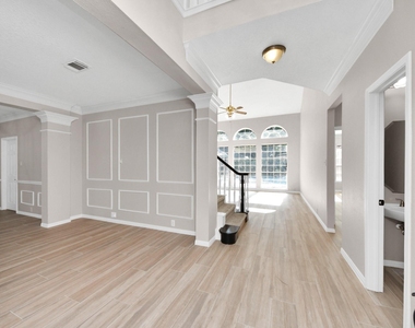 1335 Crescent Parkway Court - Photo Thumbnail 5