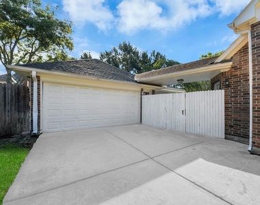 1335 Crescent Parkway Court - Photo Thumbnail 47