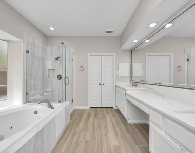 1335 Crescent Parkway Court - Photo Thumbnail 28