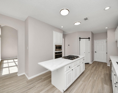 1335 Crescent Parkway Court - Photo Thumbnail 17
