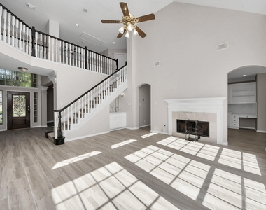 1335 Crescent Parkway Court - Photo Thumbnail 12