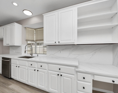 1335 Crescent Parkway Court - Photo Thumbnail 18