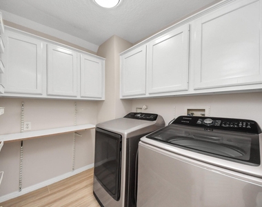 1335 Crescent Parkway Court - Photo Thumbnail 22