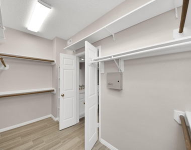 1335 Crescent Parkway Court - Photo Thumbnail 29