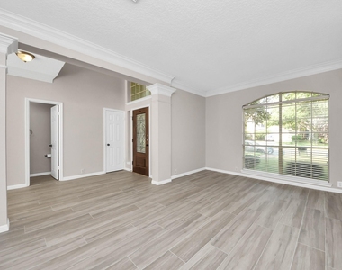 1335 Crescent Parkway Court - Photo Thumbnail 9