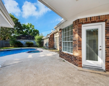 1335 Crescent Parkway Court - Photo Thumbnail 46