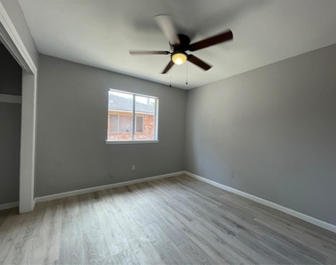 9614 Wellsworth Drive - Photo Thumbnail 7
