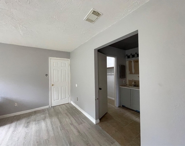 9614 Wellsworth Drive - Photo Thumbnail 3