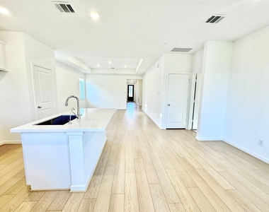 21823 White Stone Creek Dr - Photo Thumbnail 8