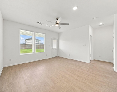 618 Amber Falls Drive - Photo Thumbnail 6