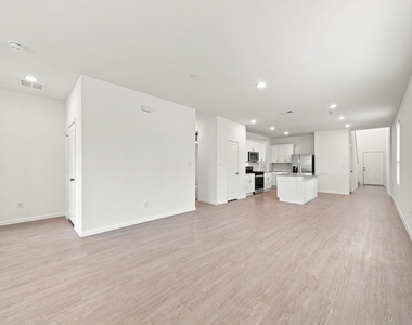 618 Amber Falls Drive - Photo Thumbnail 5