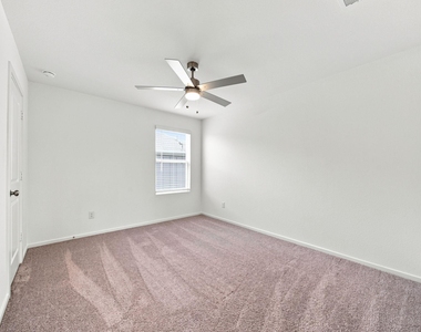 618 Amber Falls Drive - Photo Thumbnail 14