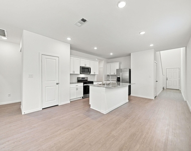 618 Amber Falls Drive - Photo Thumbnail 2