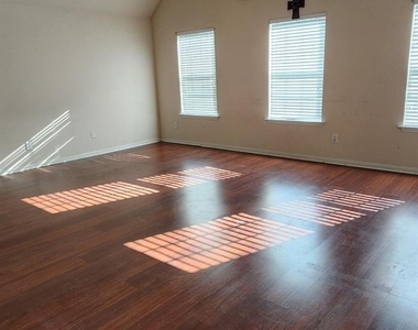 12934 Schiller Park Lane - Photo Thumbnail 4