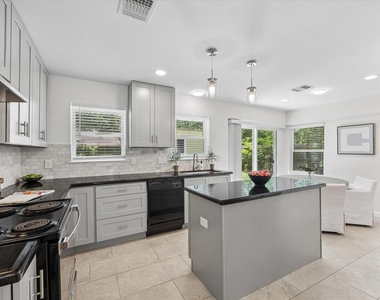 4017 Woodfin Street - Photo Thumbnail 7