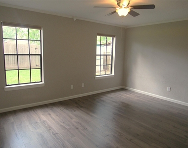 3311 Golden Willow Drive - Photo Thumbnail 10