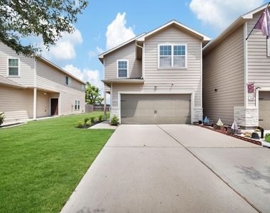 5112 Gable Lane - Photo Thumbnail 2