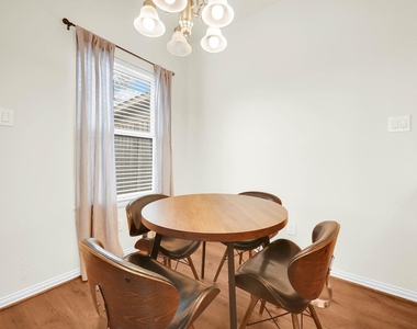 5112 Gable Lane - Photo Thumbnail 5