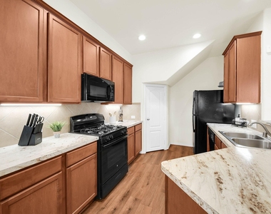 5112 Gable Lane - Photo Thumbnail 4
