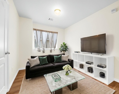 5112 Gable Lane - Photo Thumbnail 12
