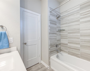 6022 Bristol Spur Lane - Photo Thumbnail 32