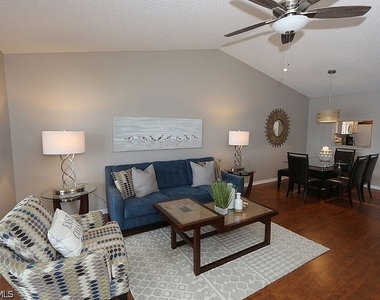 7812 Emerald Circle - Photo Thumbnail 2