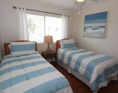 7812 Emerald Circle - Photo Thumbnail 9