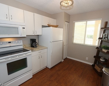 7812 Emerald Circle - Photo Thumbnail 12
