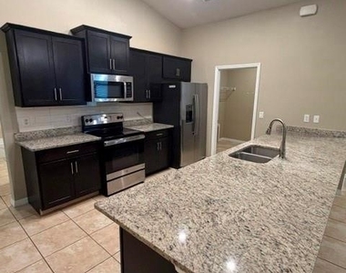 235 Nw 22nd Court - Photo Thumbnail 2