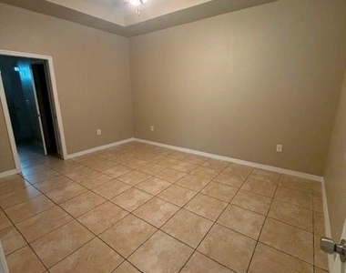 235 Nw 22nd Court - Photo Thumbnail 5