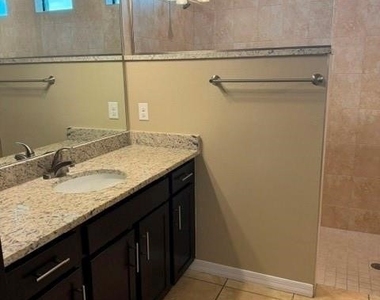 235 Nw 22nd Court - Photo Thumbnail 7