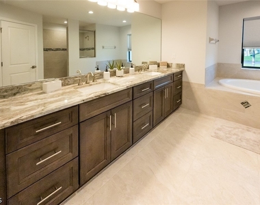 2906 Se 8th Avenue - Photo Thumbnail 9