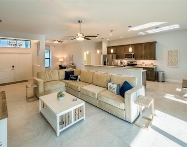 2906 Se 8th Avenue - Photo Thumbnail 4