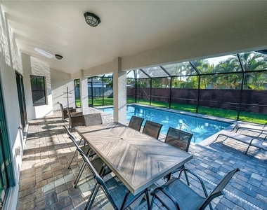2906 Se 8th Avenue - Photo Thumbnail 3