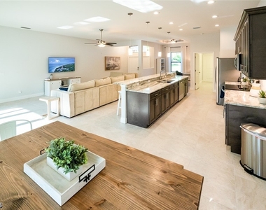 2906 Se 8th Avenue - Photo Thumbnail 5