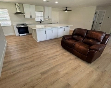 5305 Cocoa Court - Photo Thumbnail 3