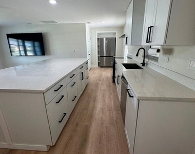5305 Cocoa Court - Photo Thumbnail 6