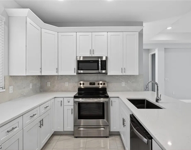 1715 Sw 3rd Street - Photo Thumbnail 7