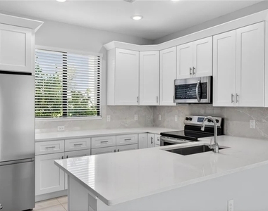 1715 Sw 3rd Street - Photo Thumbnail 6