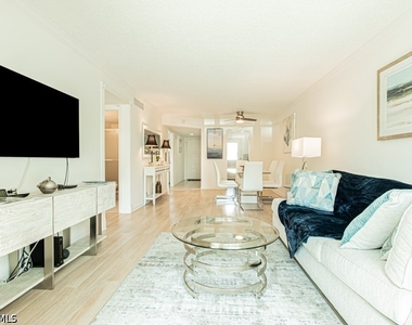72 7th Street S - Photo Thumbnail 2