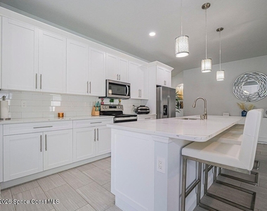 3010 Eldron Boulevard Se - Photo Thumbnail 7