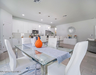 3010 Eldron Boulevard Se - Photo Thumbnail 4
